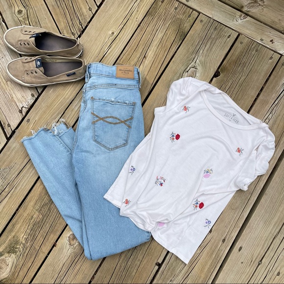 American Eagle Outfitters Tops - American Eagle Floral Top